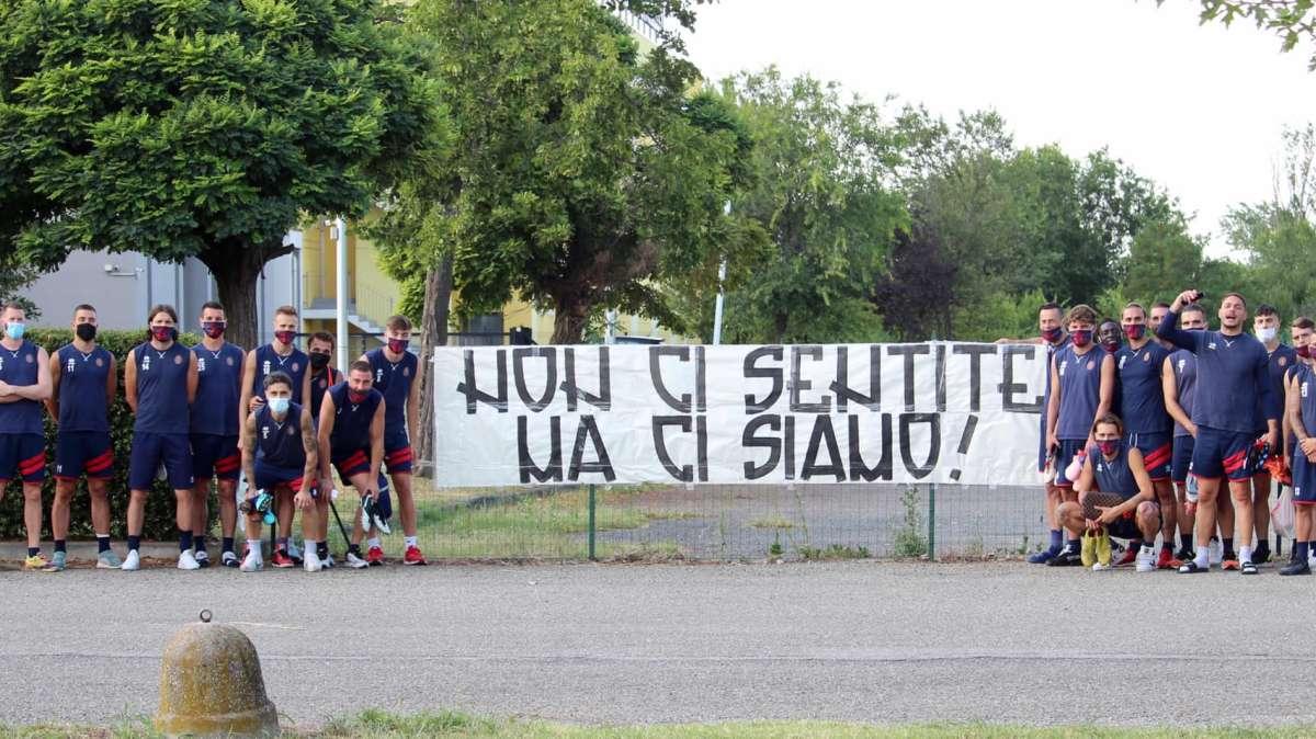 NON CI SENTITE MA CI SIAMO!