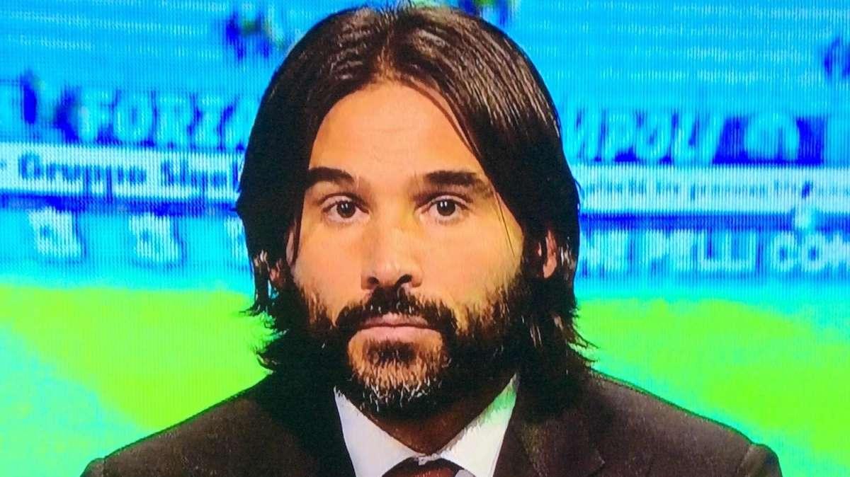 Lele Adani ai saluti: l’opinionista lascia Sky Sport