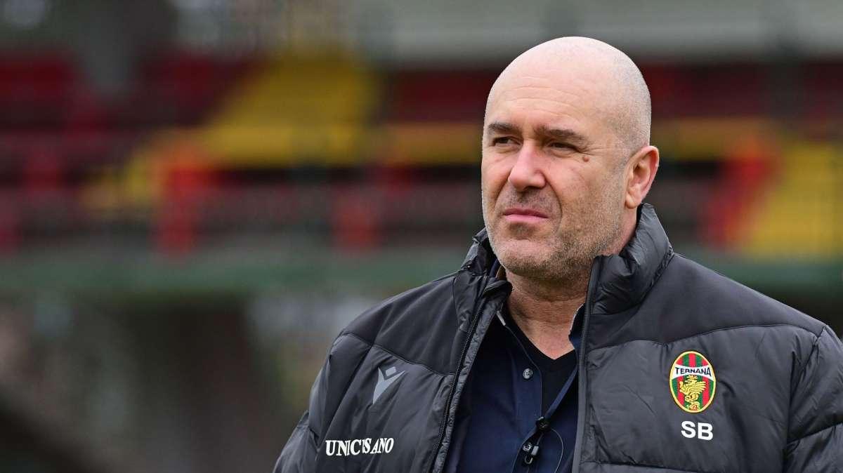 Ternana, dopo il ko nel recupero rissa sfiorata tra tifosi e patron Bandecchi