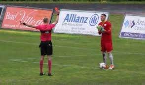 Messina, fa pipì dietro la porta: espulso il portiere giallorosso nel derby con l'Igea...