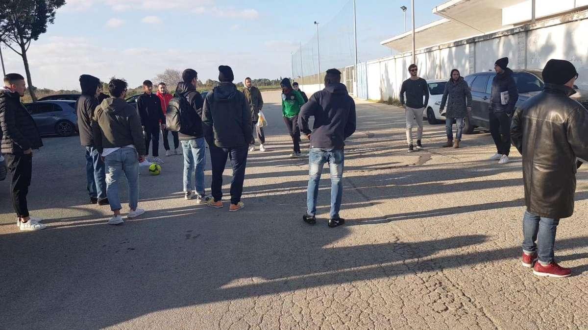 I calciatori del Brindisi trovano lo stadio chiuso.