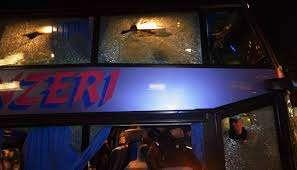 Matera, pullman preso a sassate ad Ischia.