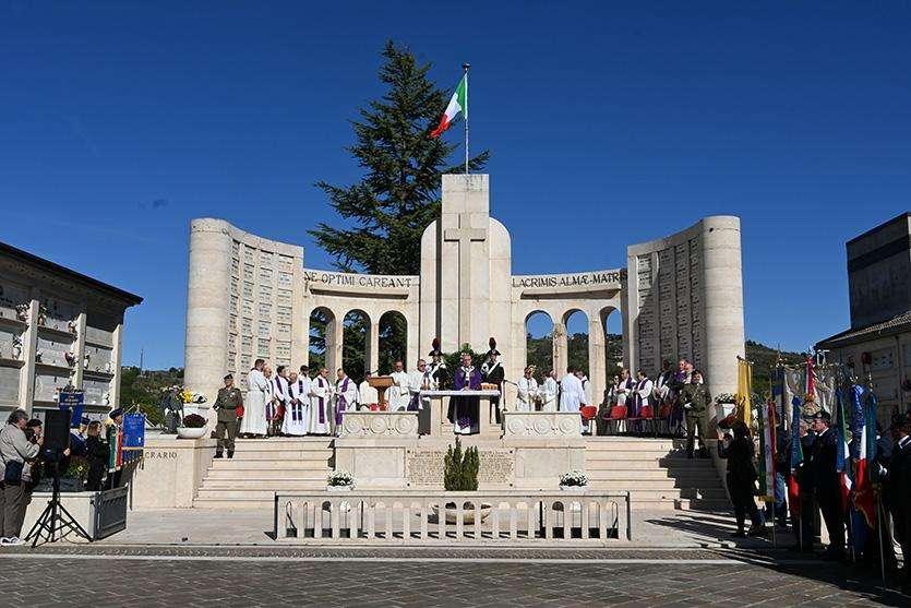 2 novembre, cerimonia in onore ai caduti presso il Sacrario Militare del Monumento Monumentale di Potenza