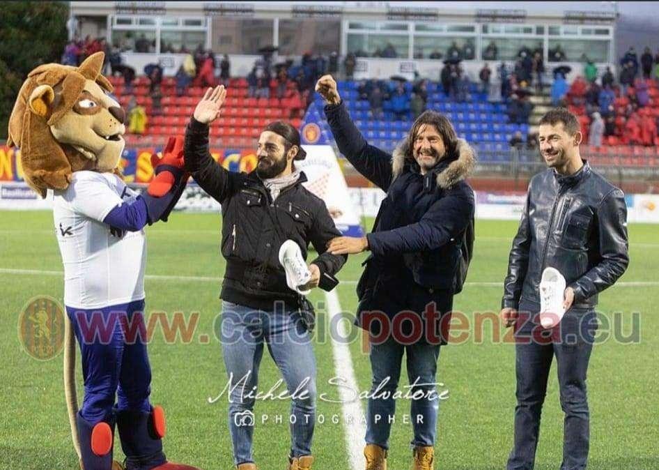 Domenica scorsa prima della sfida con l'Andria il Potenza ha premiato due eccellenze sportive lucane