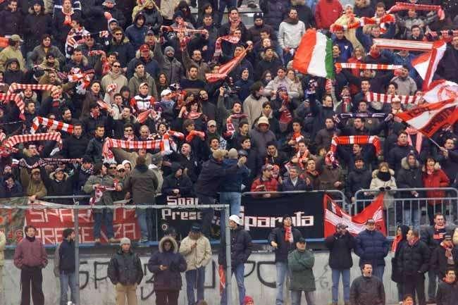 Serie C, calciatore del Novara colpisce con un pugno un tifoso del Piacenza