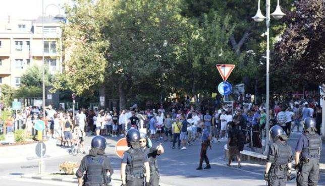 Scontri prima di Francavilla-L'Aquila: 12 arresti.
