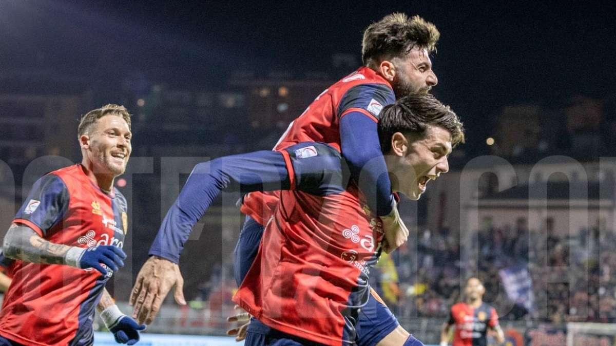 Un difensore rossoblù corteggiato in Serie B