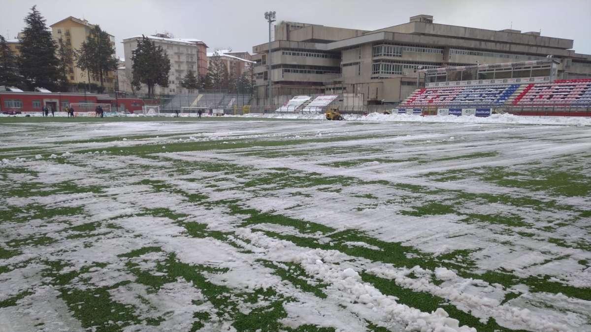 Il manto del "Viviani" liberato dalla neve, Potenza in campo per la rifinitura