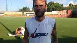 Sorpreso sul bus senza biglietto, ex calciatore del Napoli si scaglia contro il controllore