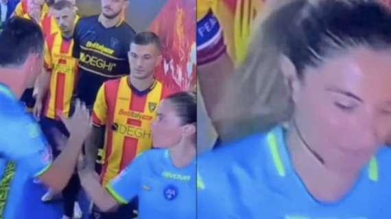 Lecce-Sassuolo, l'arbitro Sacchi nega stretta di mano all'assistente donna