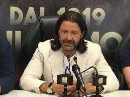 Il presidente Caiata sembra solo... ma non lo è
