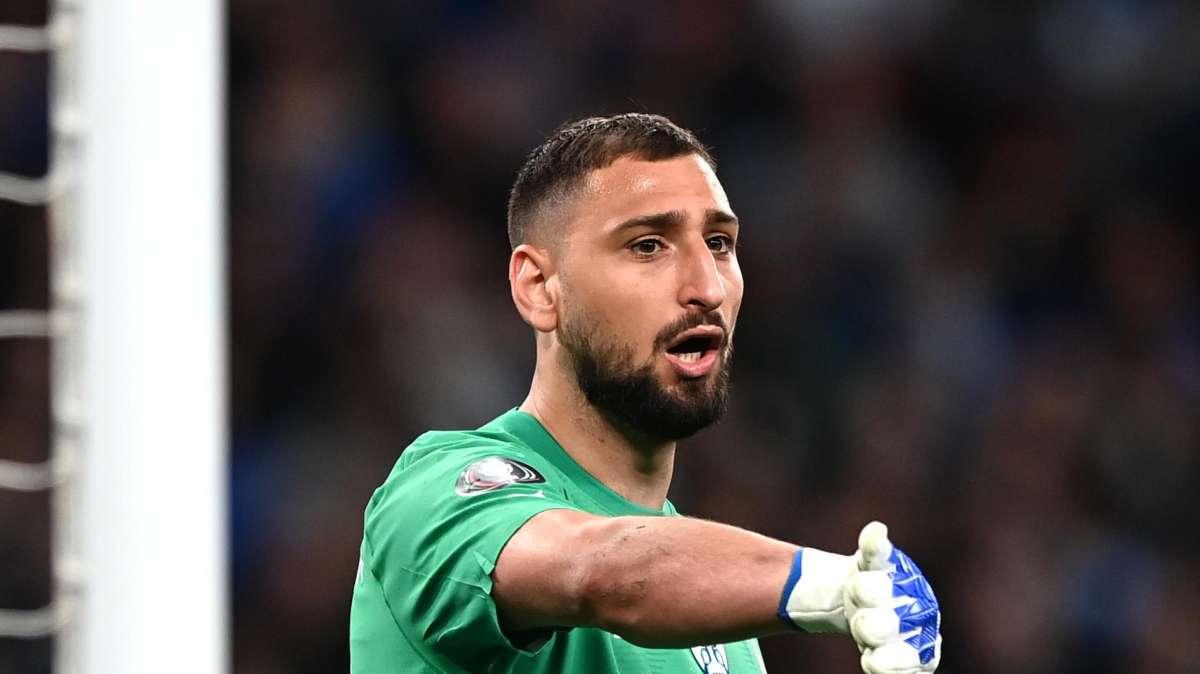 Italia, disfatta e nervi tesi: lite in diretta tv per il portiere Donnarumma