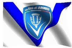 Il Brindisi raccoglie fondi anche vendendo le casacche ufficiali del club.
