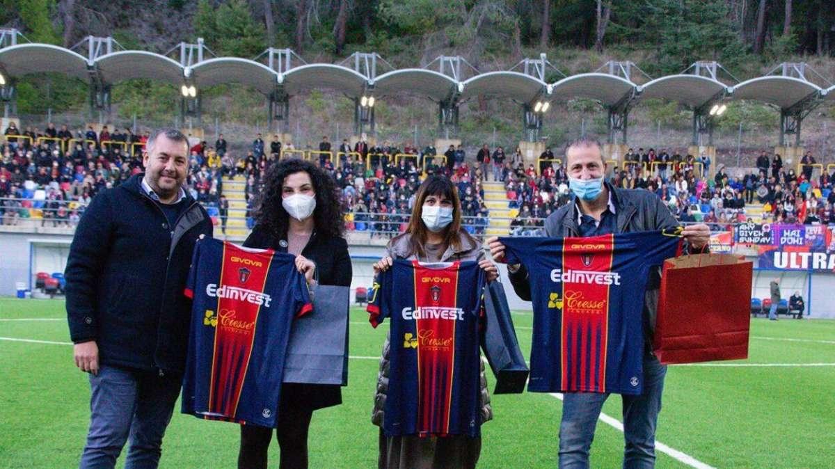 Picerno, maglia speciale per gli operatori sanitari: “Sono sempre al fianco dei bisognosi”