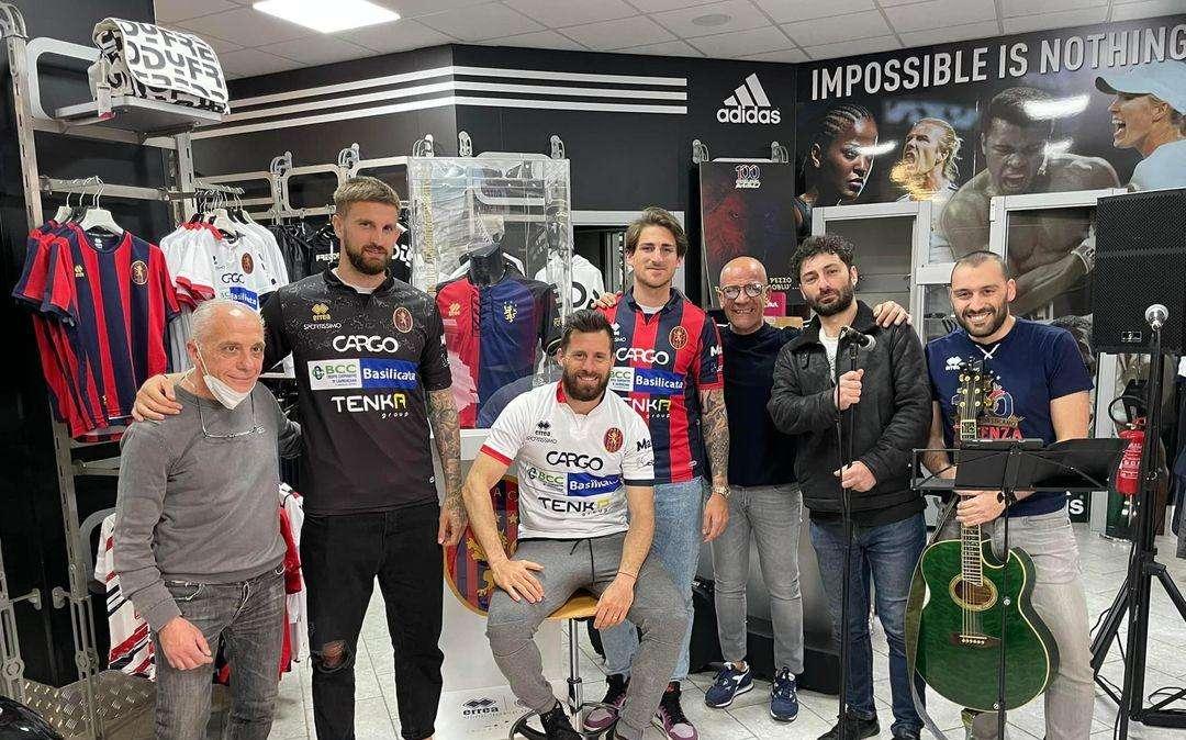 Potenza, grande successo per la prima edizione del "Red & Blu Shirt Day" 