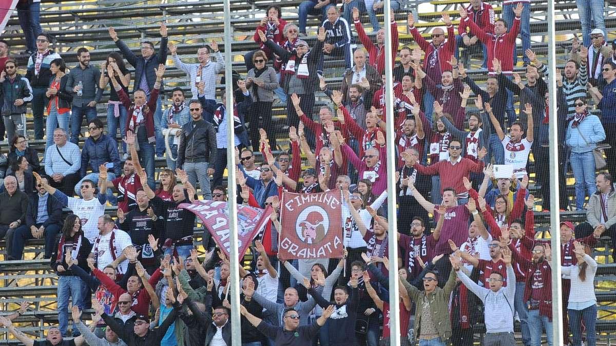 Trapani, niente più basket, ma c’è il biglietto "quasi" gratis per il calcio: premio di consolazione per gli abbonati Shark!