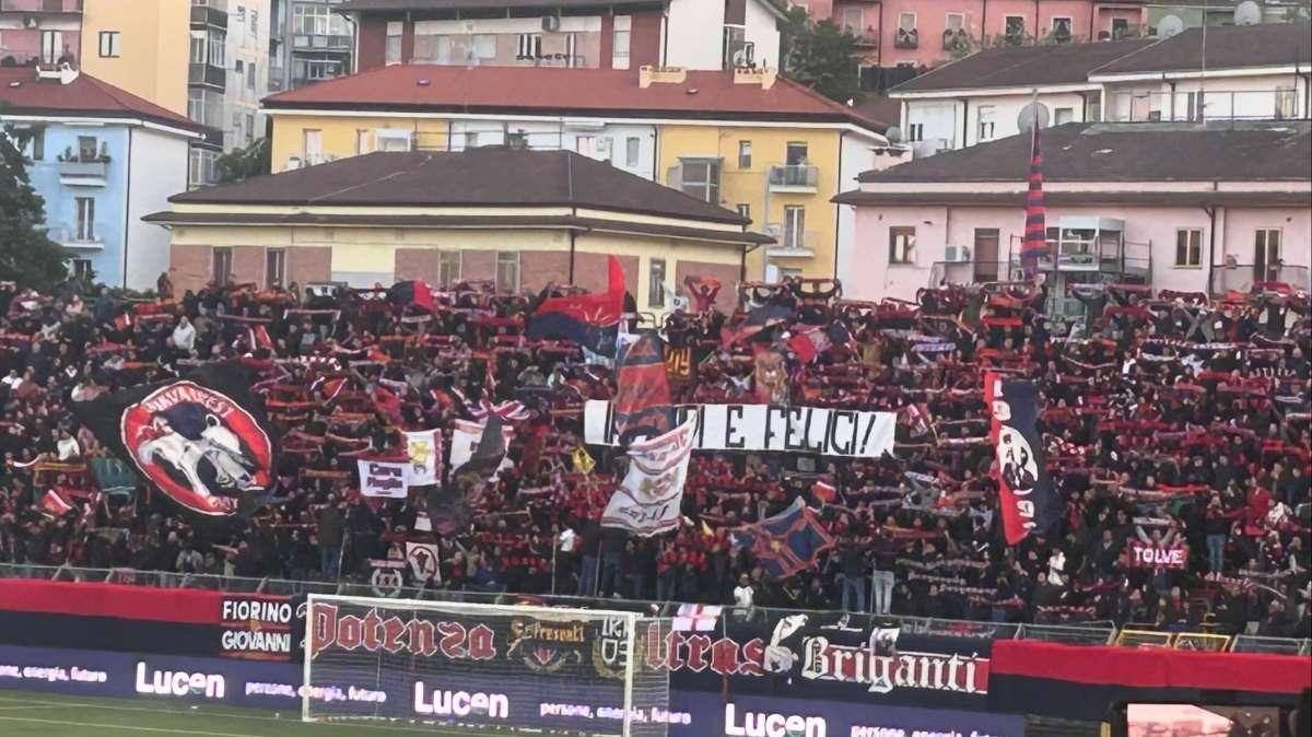 Dalla paura alla speranza: la mente del tifoso prima di una grande gara