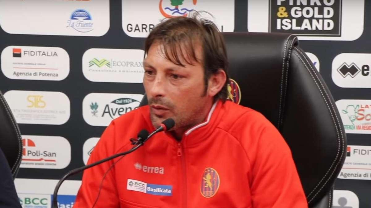 A Catania mister Giuseppe Raffaele è stato esonerato dal "fuoco amico"?