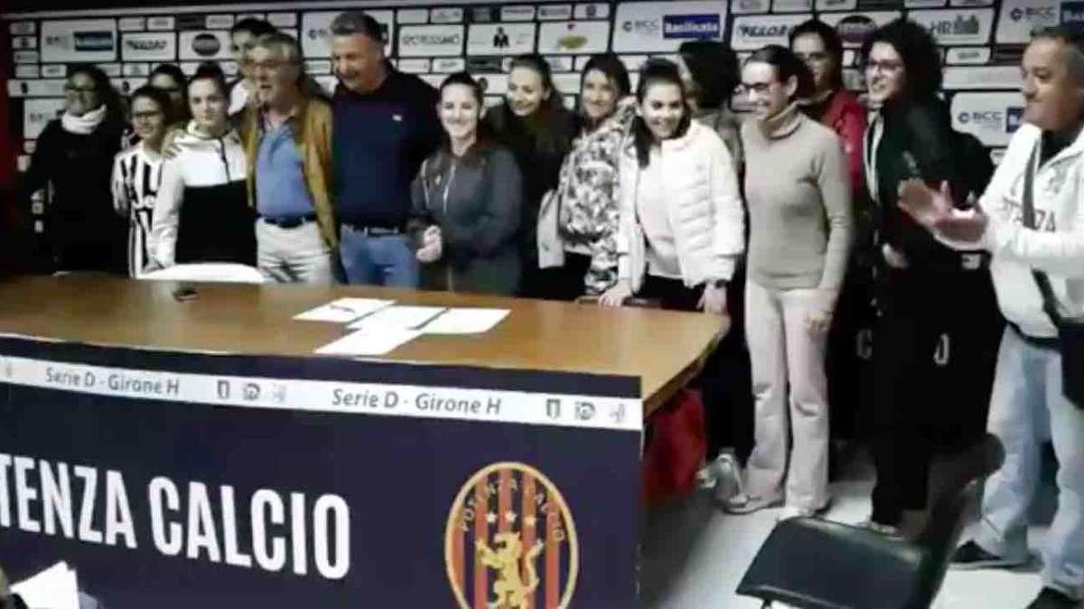La conferenza del settore giovanile e squadra femminile.