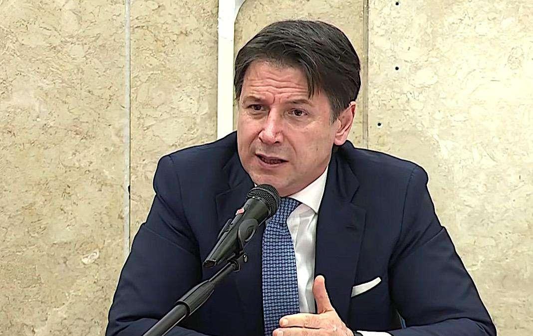 CdM, stato di emergenza fino al 31 gennaio e mascherine obbligatorie