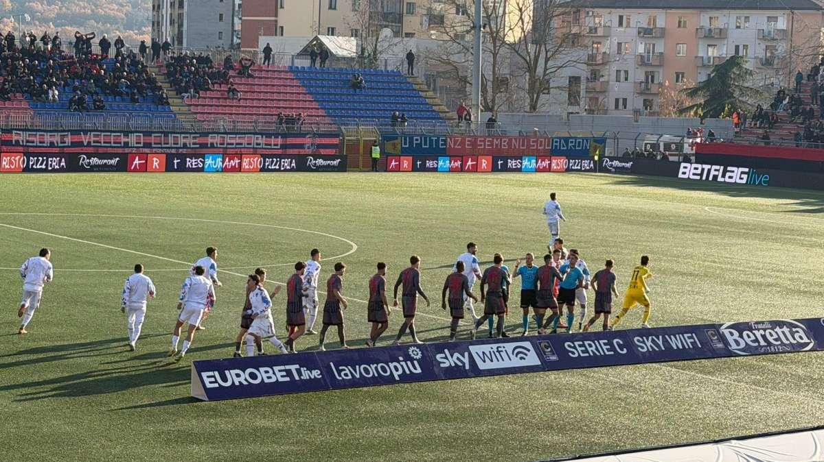 Potenza-Catania 1-1: rossoblù eroici con l'uomo in meno, la capolista si ferma al Viviani!