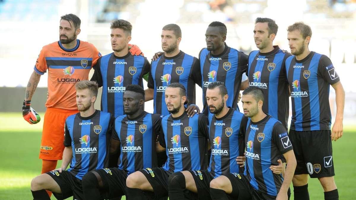 Dopo la sconfitta di Potenza il Latina si chiude nel silenzio e adesso mister Di Donato rischia l'esonero