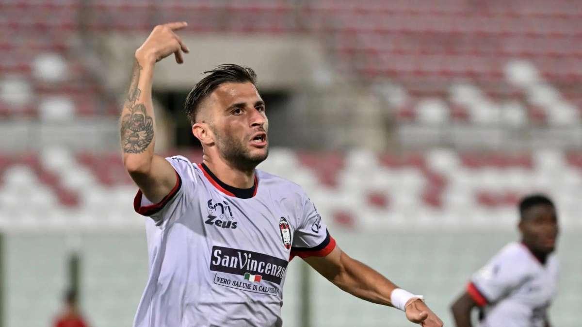 Serie C/C: negli anticipi colpaccio Crotone al Massimino, vince anche il Giugliano