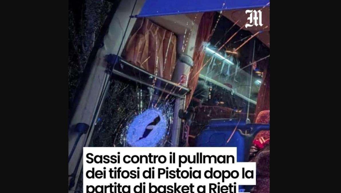 Assalto al pullmann dei tifosi del Pistoia Basket, tre fermati
