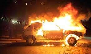 A fuoco l'auto di mister Feola.
