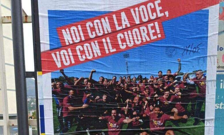 A Cava e Nocera strappati i manifesti per la promozione della Salernitana: “Mancanza di rispetto”