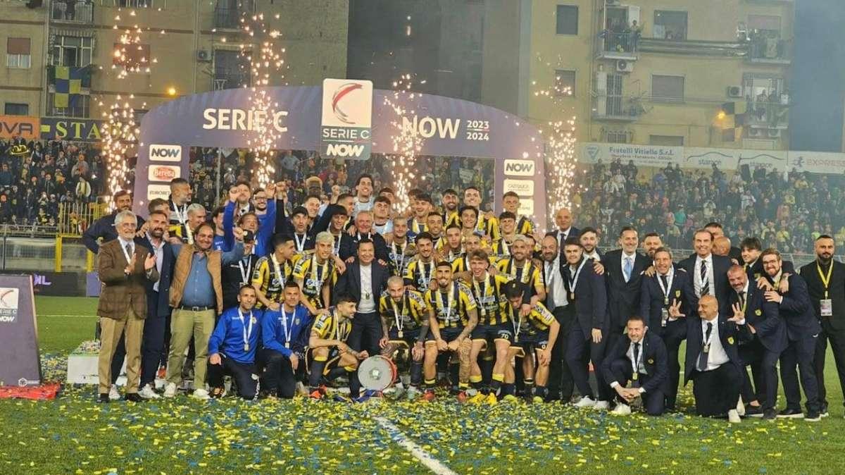 La Juve Stabia batte il Picerno per tre reti a due e vola in Serie B
