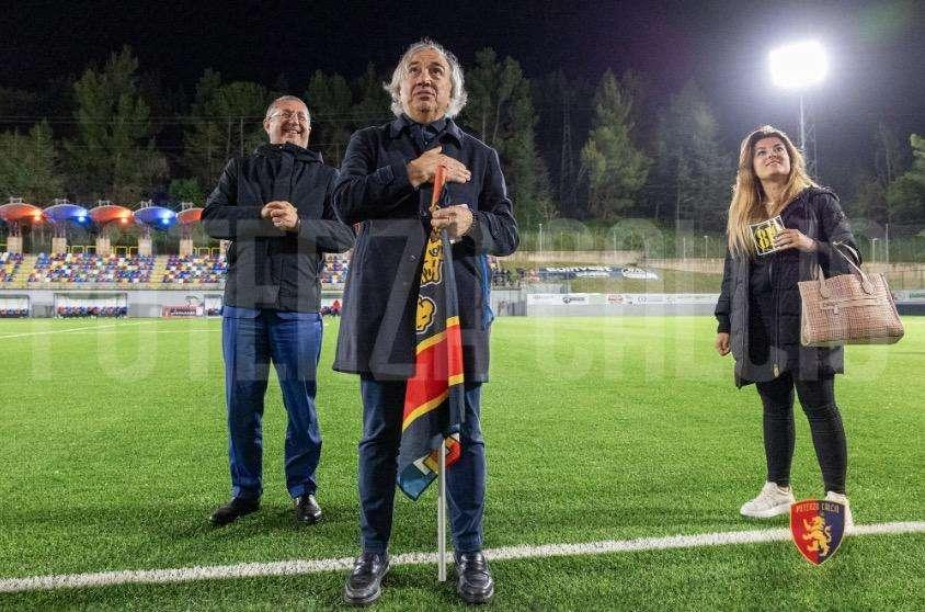 Foggia-Potenza, dalla tribuna applausi al Potenza e i tifosi rossoblu incitano il patron Macchia