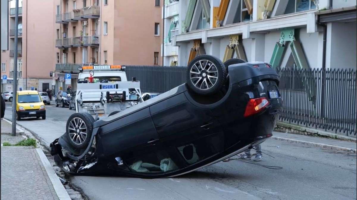 Spavento Bucolo, il calciatore si ribalta con l'auto in Viale Marconi