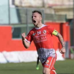 Il capitano della Turris bomber Longo festeggia: "Torre del Greco torna a sorridere, C siamo!"