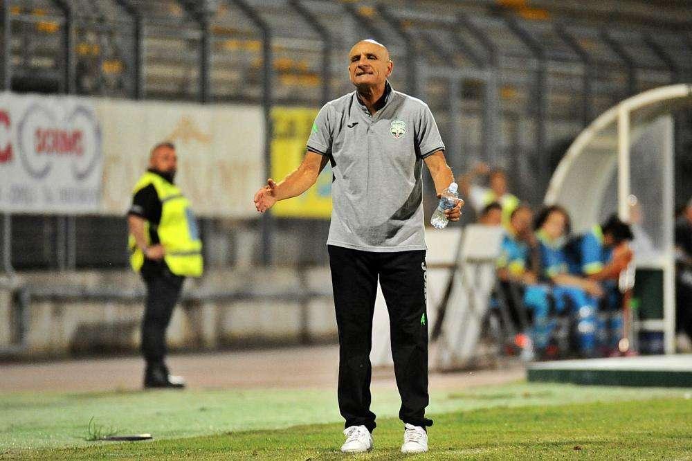 A mercato chiuso il Monopoli esonera mister Roselli