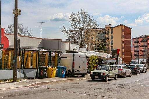 Viviani, il "mercato" ritarda l'arrivo dei mezzi per liberare il manto sintetico dalla neve