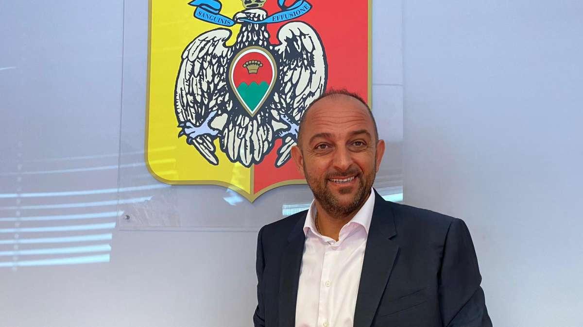 Il Catania mette nel mirino il dg del Catanzaro Foresti ma il club calabrese blinda il suo dirigente