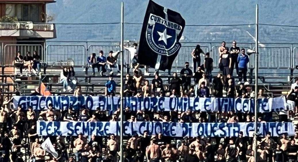 "Giacomarro allenatore umile e vincente per sempre nel cuore di questa gente"