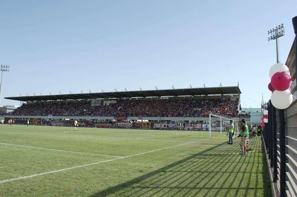 I tifosi del Galatina salutano i supporters del Potenza presenti allo "Specchia".