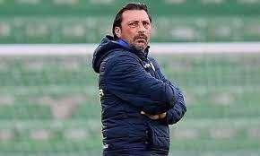 La notte porta consiglio... Raffaele è alle prese con il dover decidere l'undici anti Juve Stabia