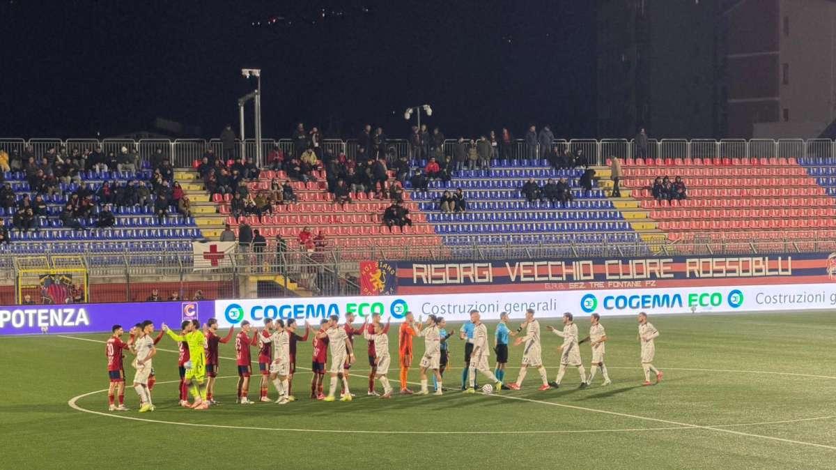Potenza-Crotone 3-1: i rossoblù scrivono un pezzo di storia e staccano il pass per la semifinale!