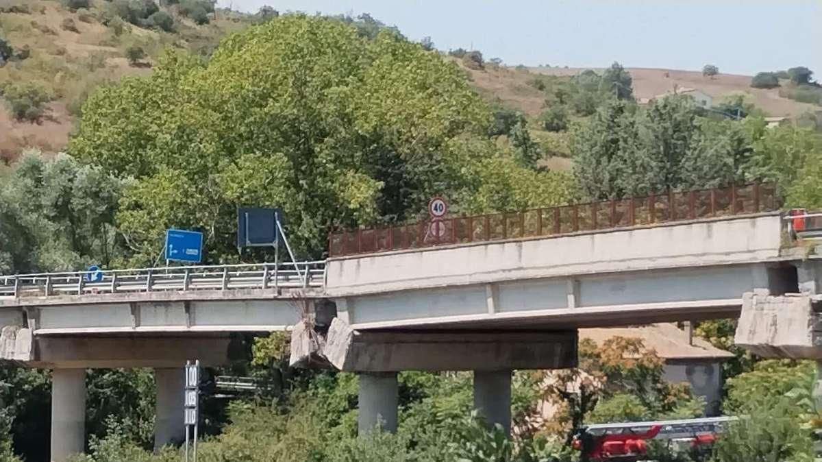 Cede un pilone sul vecchio tracciato Potenza-Tiera: sospesa la tratta ferroviaria per Foggia