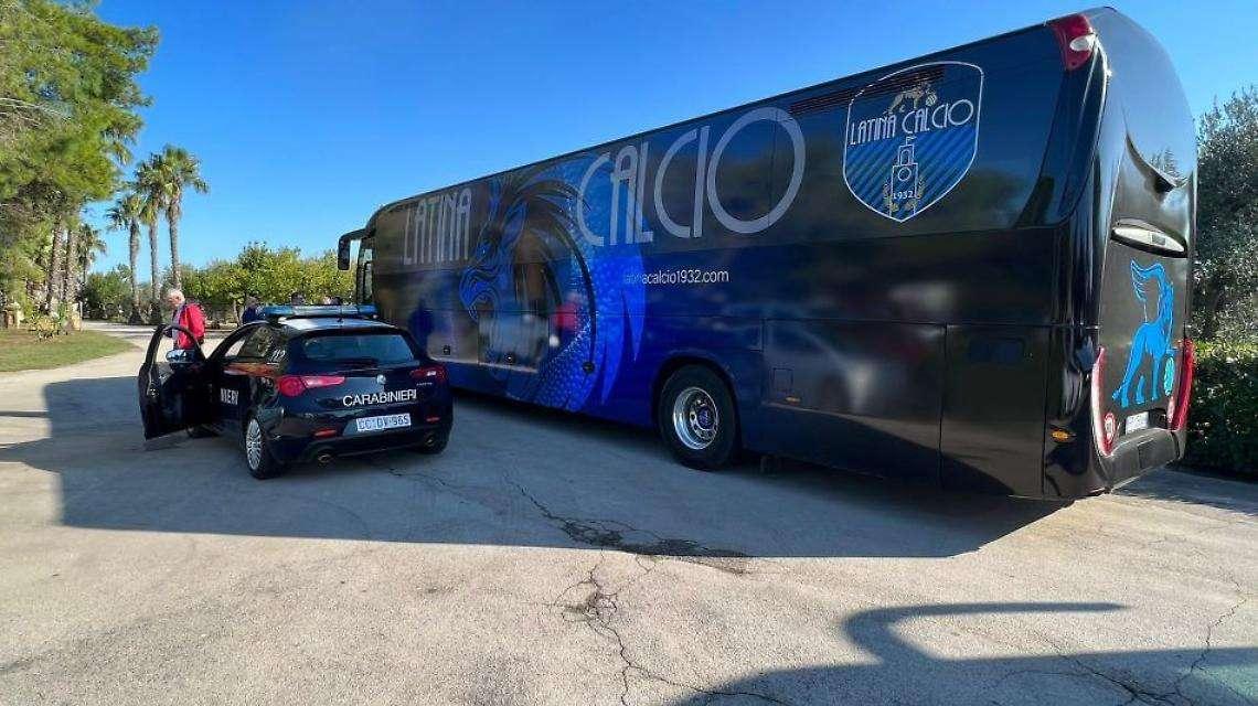 Al ritorno dalla trasferta di Potenza il bus del Latina è stato preso a sassate