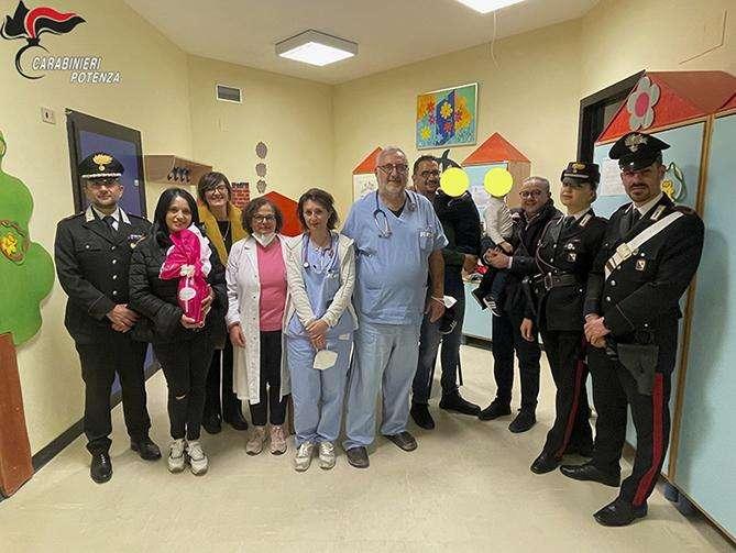 Dolce sorpresa dei Carabinieri al reparto di pediatria dell’Ospedale San Carlo di Potenza