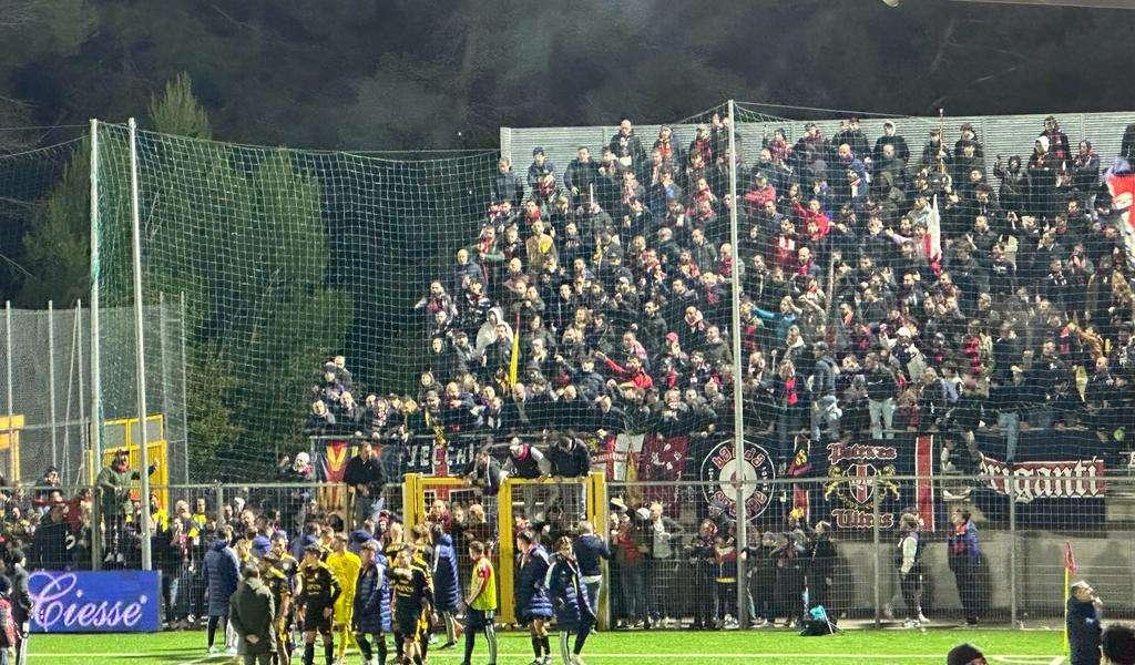 Il Potenza ieri è stato contestato dai suoi tifosi a Picerno e al ritorno in sede