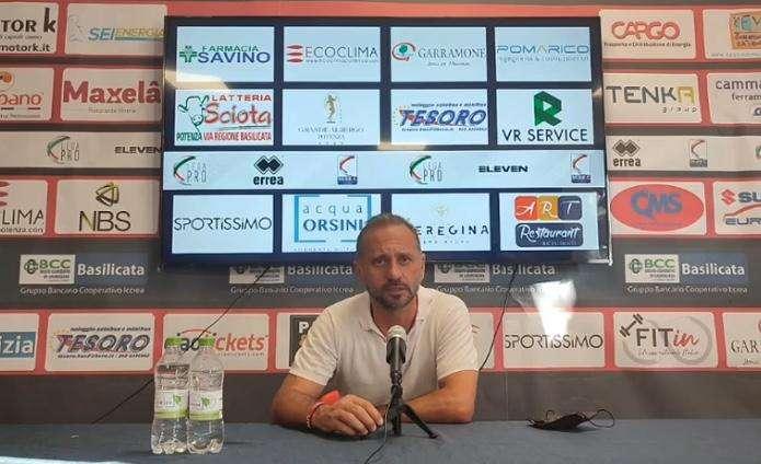 Potenza - Mister Fabio Gallo: "Primo tempo ritmo lento, nel secondo abbiamo provato a vincerla. Spero di recuperare tutti al più presto"