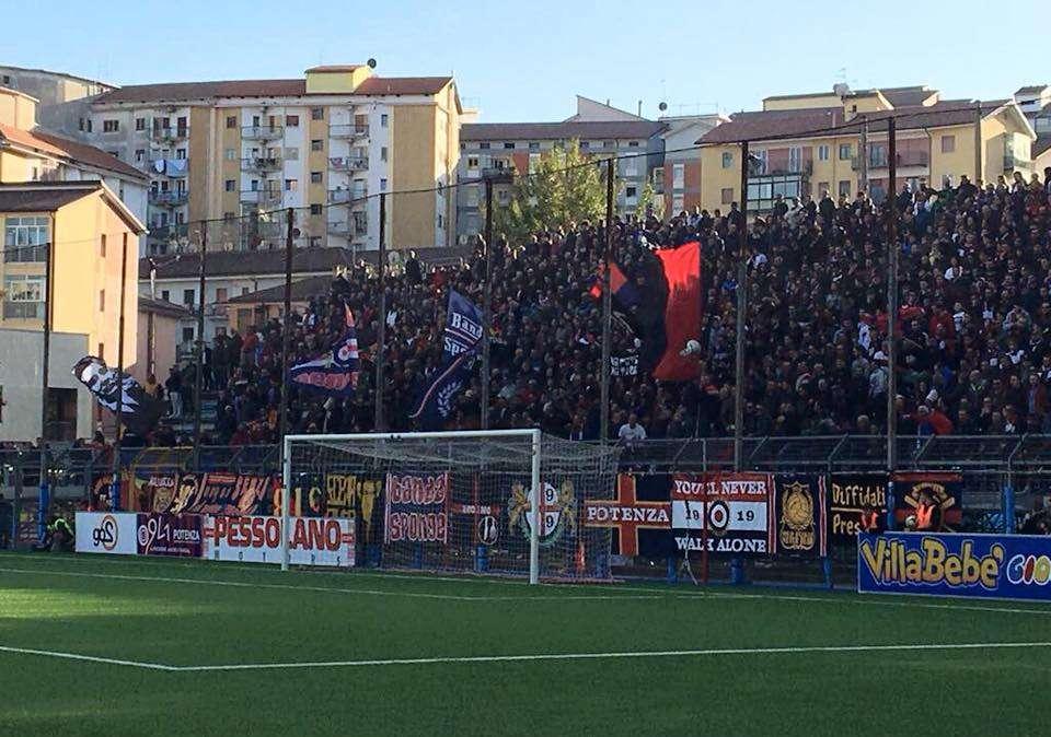 Non ci sono alibi, il Potenza prenda esempio dai suoi tifosi!