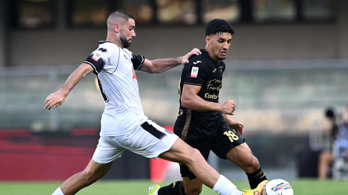 Offesa razzista durante amichevole, ex calciatore del Como squalificato per 10 giornate dalla FIFA