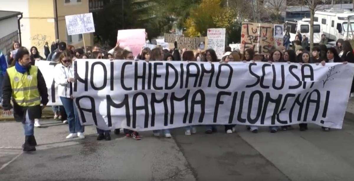 "Tutti per Elisa", studenti in corteo a Potenza in ricordo di Elisa Claps