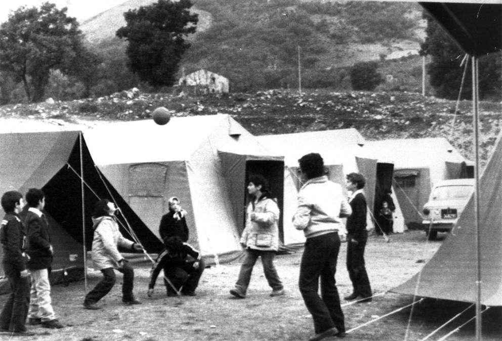 Terremoto del 1980, quando il "Viviani" divenne tendopoli.